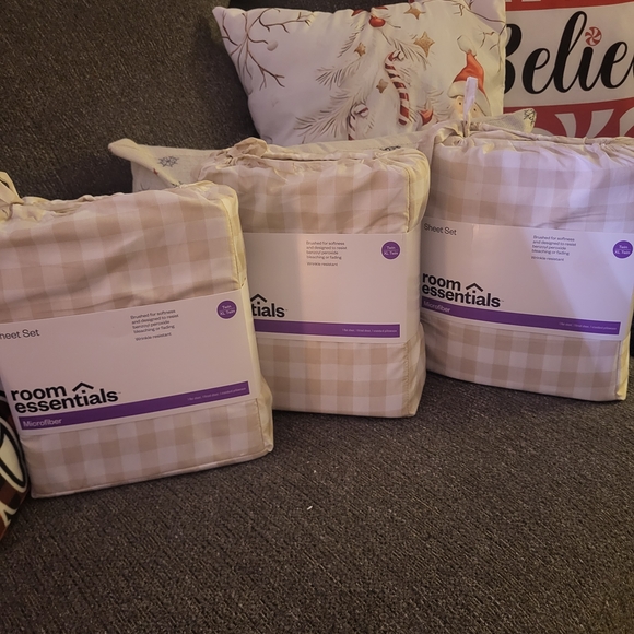 Room Essentials Cream Checkered Sheet Set